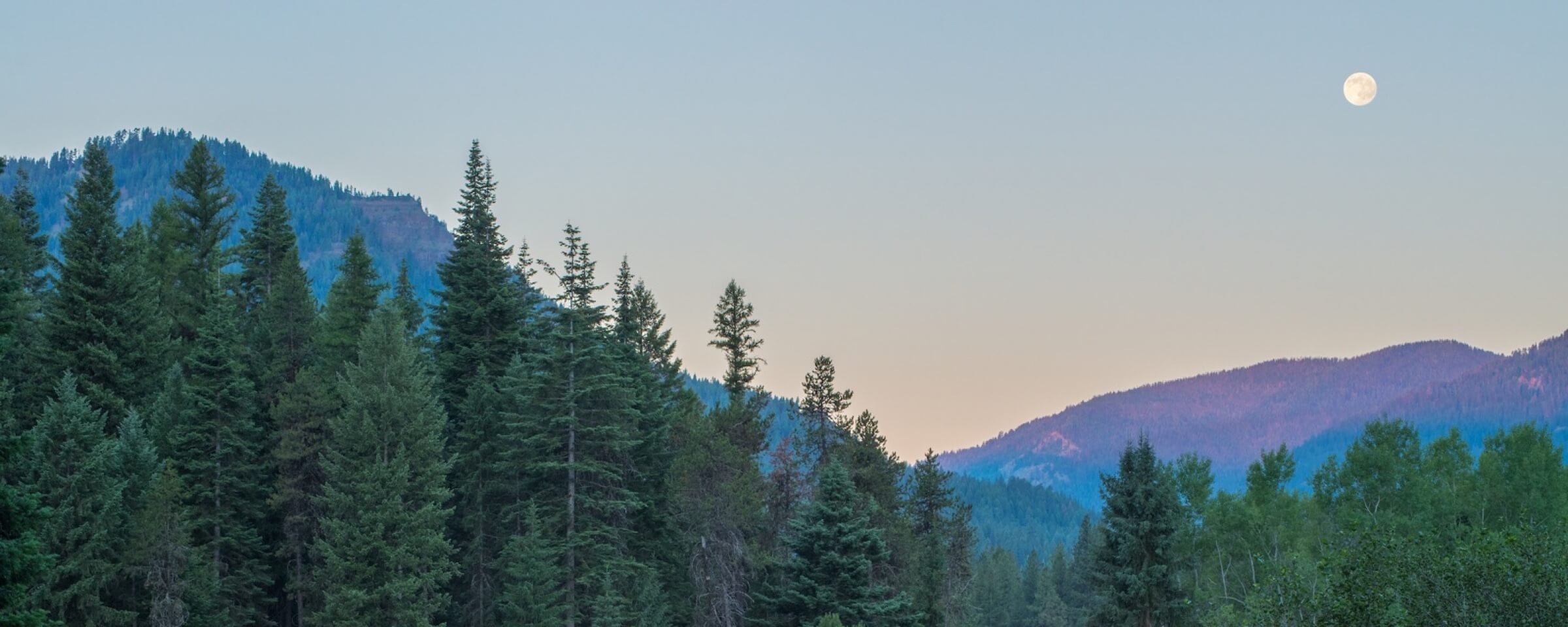 Minam Lodge Moonrise